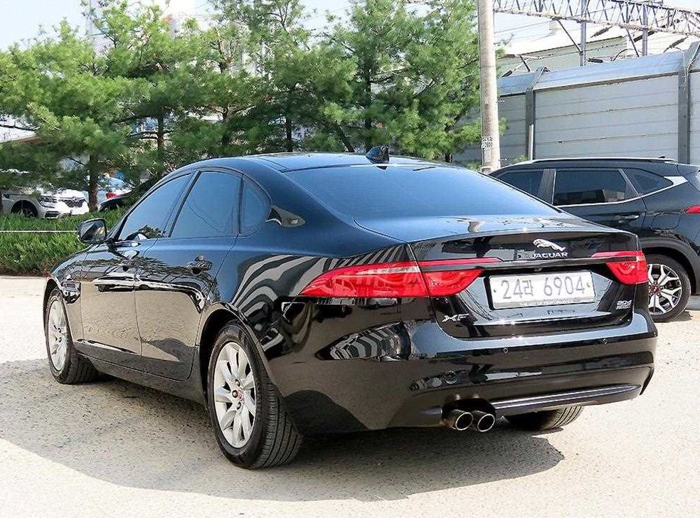 재규어 XF 2.0D 프레스티지 AWD 사진 3