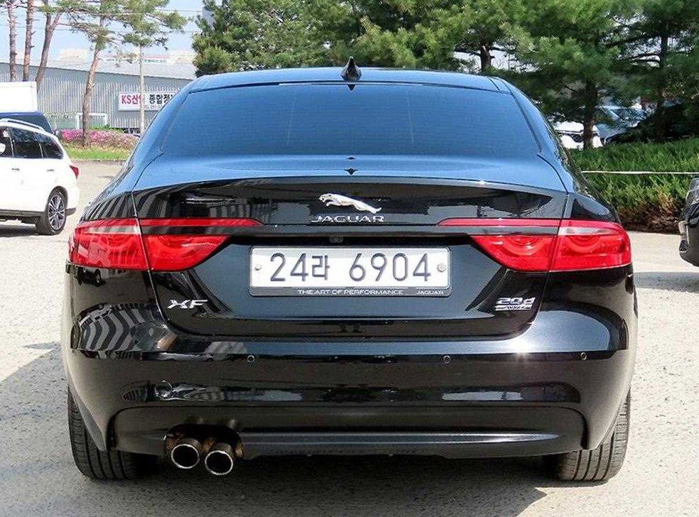 재규어 XF 2.0D 프레스티지 AWD 사진 4