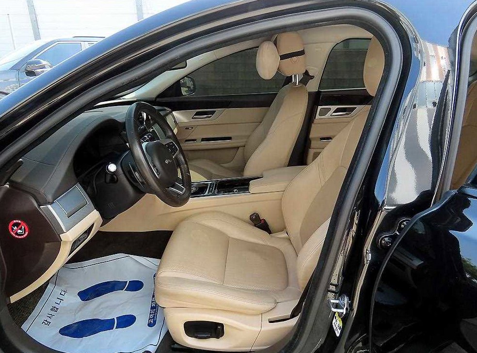 재규어 XF 2.0D 프레스티지 AWD 사진 5