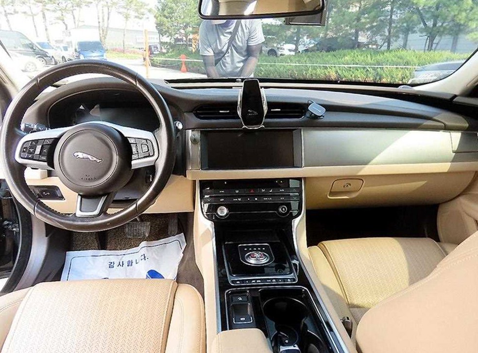 재규어 XF 2.0D 프레스티지 AWD 사진 7
