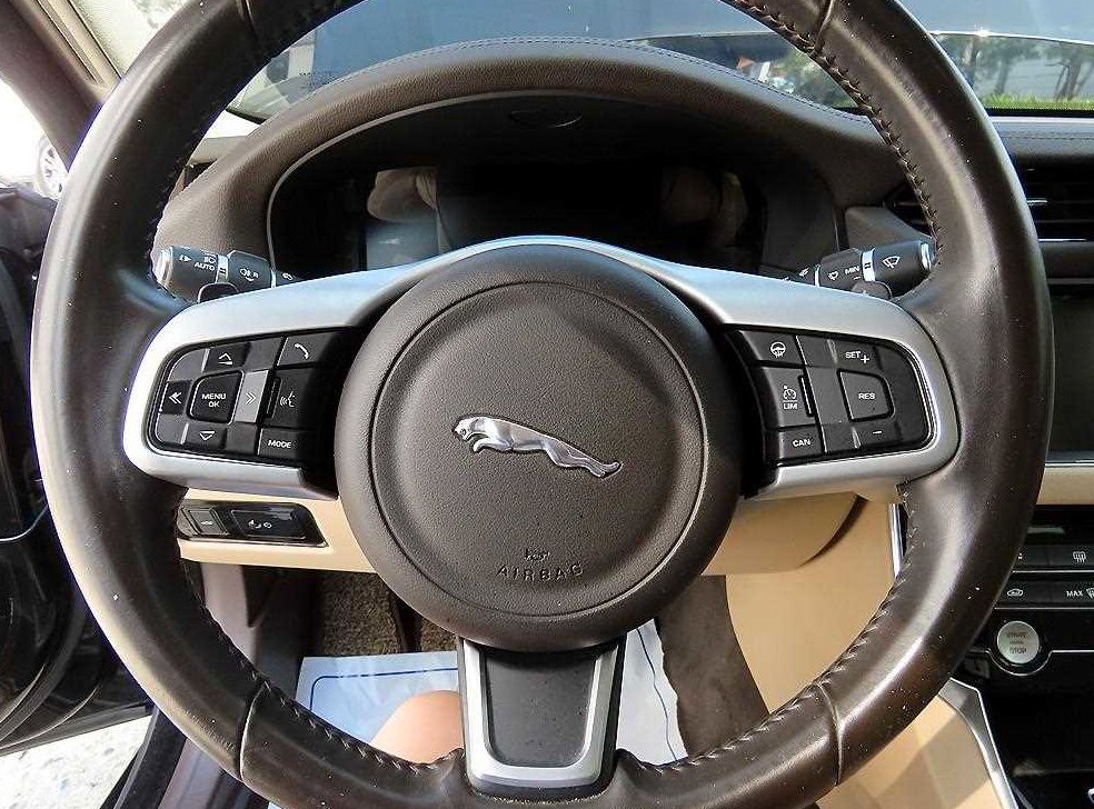 재규어 XF 2.0D 프레스티지 AWD 사진 8