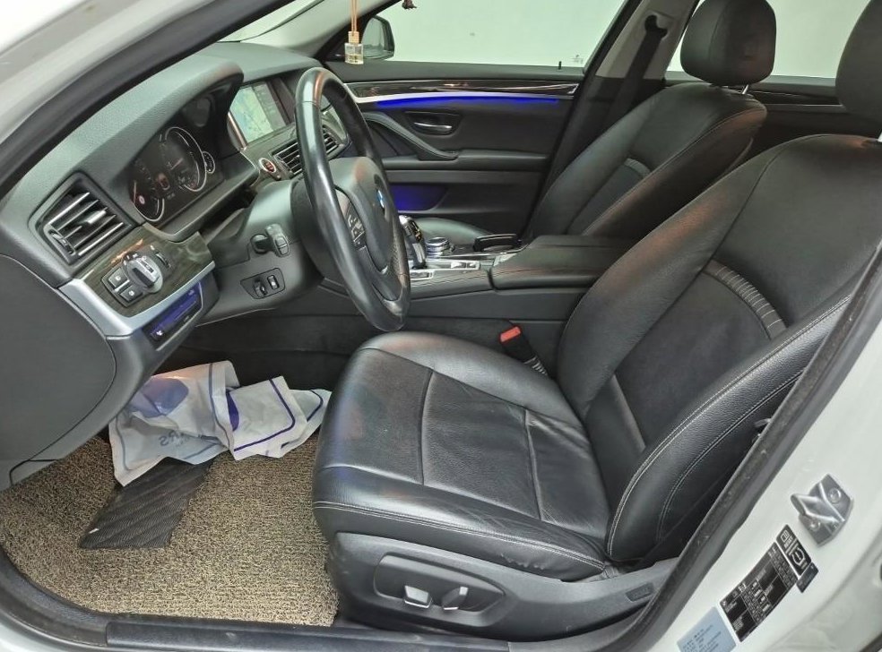 BMW 5시리즈 520d 럭셔리 사진 11