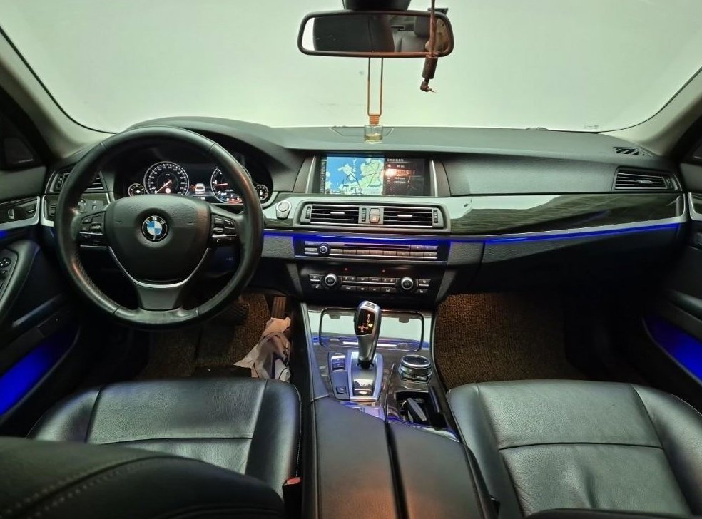 BMW 5시리즈 520d 럭셔리 사진 7