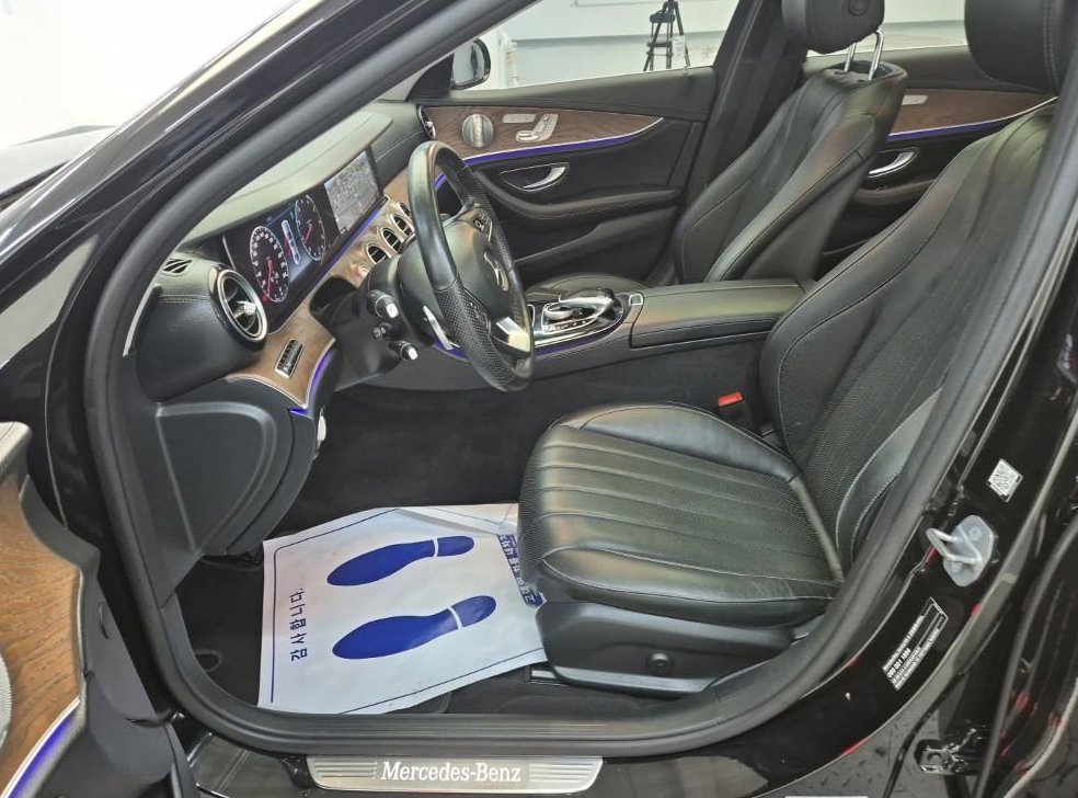 벤츠 E 클래스 E300 4MATIC 익스클루시브 사진 11