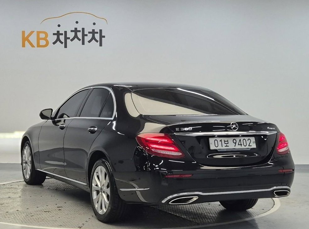 벤츠 E 클래스 E300 4MATIC 익스클루시브 사진 2