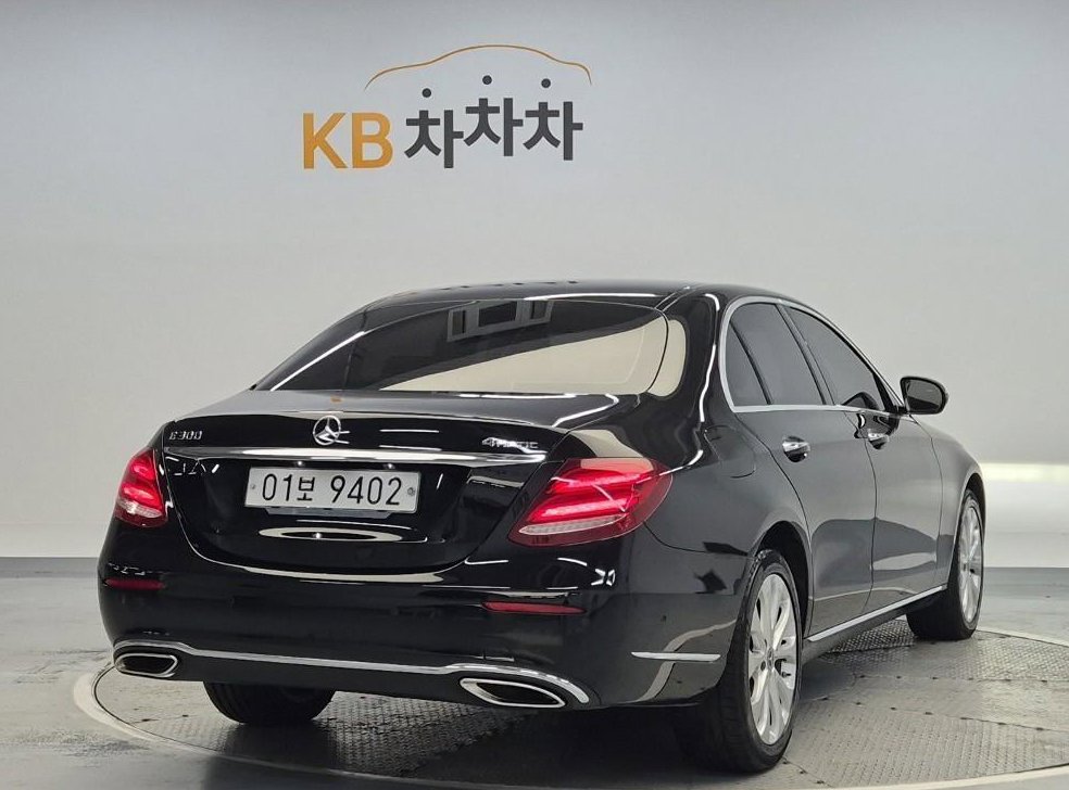 벤츠 E 클래스 E300 4MATIC 익스클루시브 사진 3