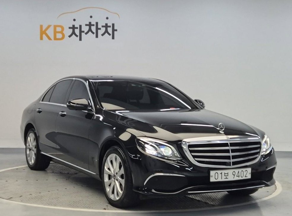 벤츠 E 클래스 E300 4MATIC 익스클루시브 사진 4