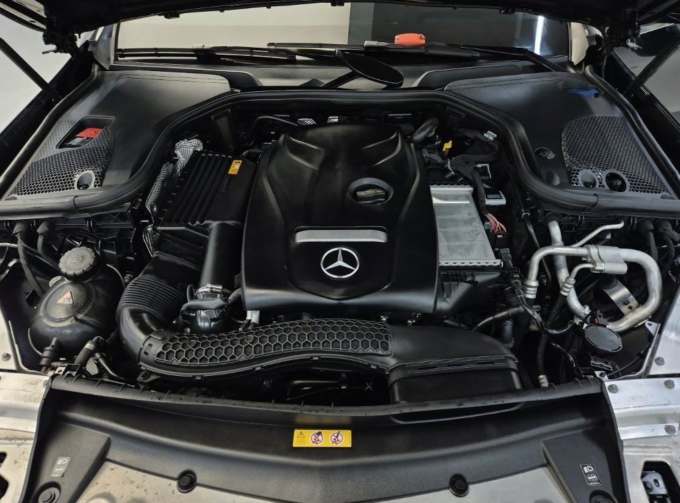 벤츠 E 클래스 E300 4MATIC 익스클루시브 사진 5