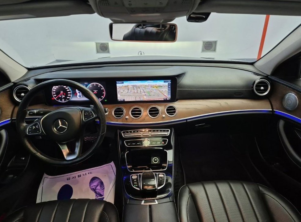 벤츠 E 클래스 E300 4MATIC 익스클루시브 사진 7