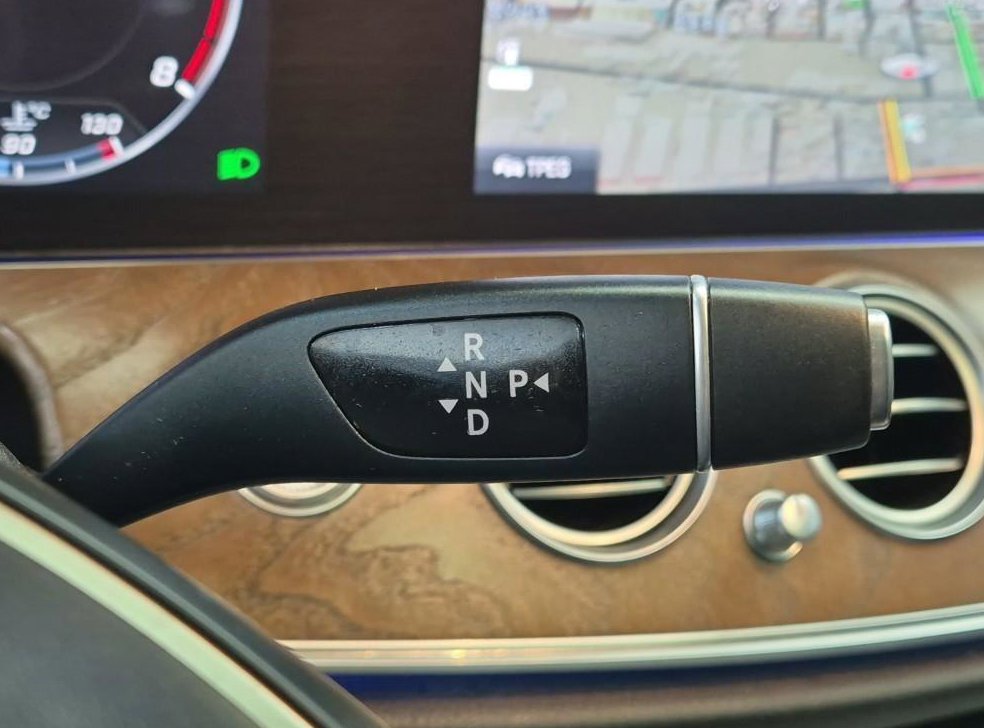 벤츠 E 클래스 E300 4MATIC 익스클루시브 사진 8