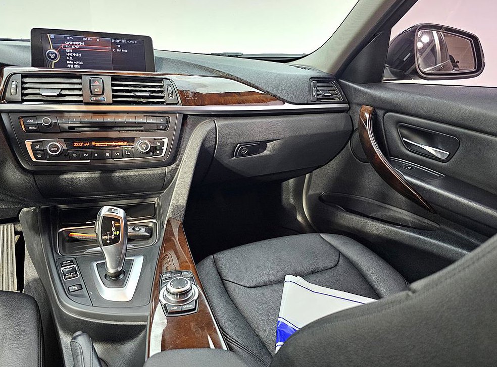 BMW 3시리즈 320d 사진 10