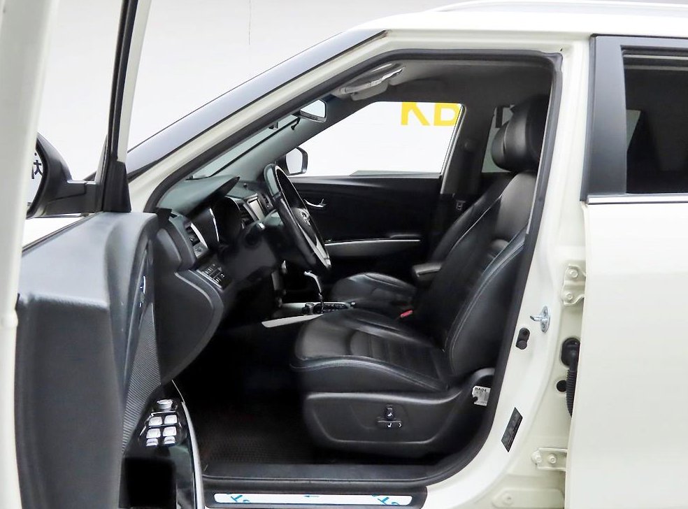 KG모빌리티(쌍용)  티볼리 가솔린 2WD 1.6 LX 사진 11