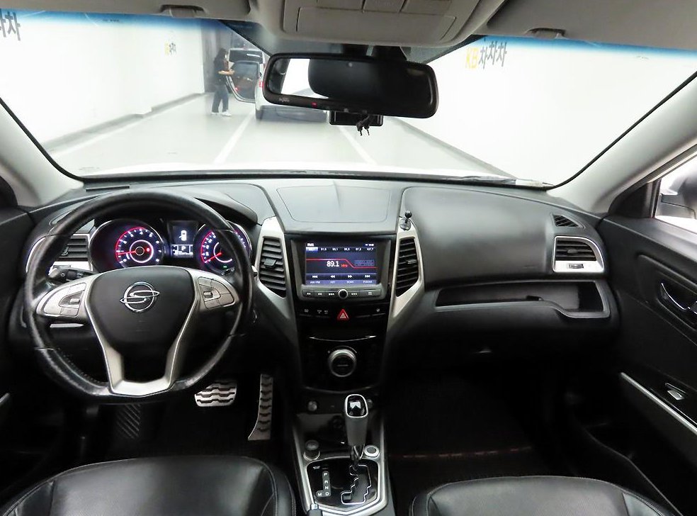 KG모빌리티(쌍용)  티볼리 가솔린 2WD 1.6 LX 사진 6