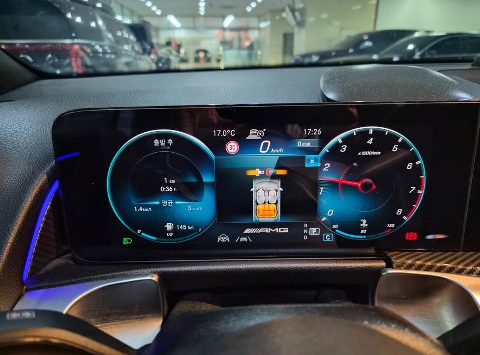 벤츠 GLB 클래스 AMG GLB 35 4MATIC 사진 7