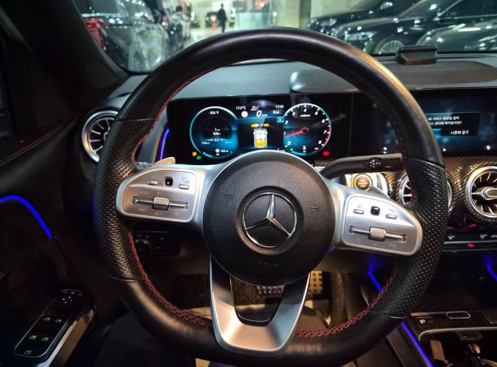 벤츠 GLB 클래스 AMG GLB 35 4MATIC 사진 8