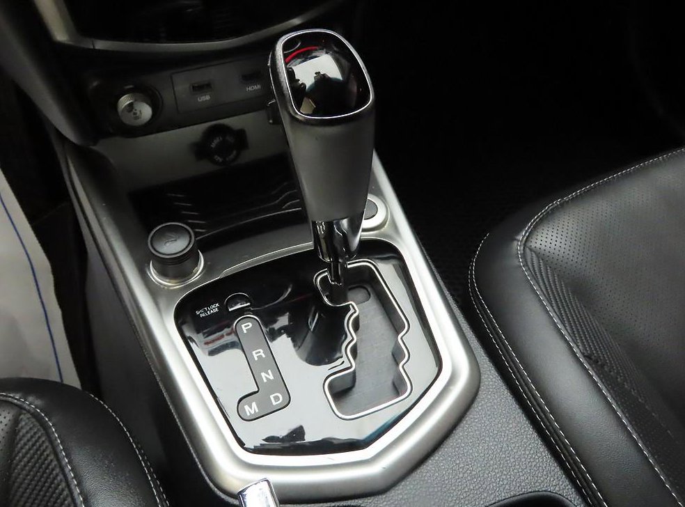 KG모빌리티(쌍용)  티볼리 가솔린 2WD 1.6 LX 사진 12