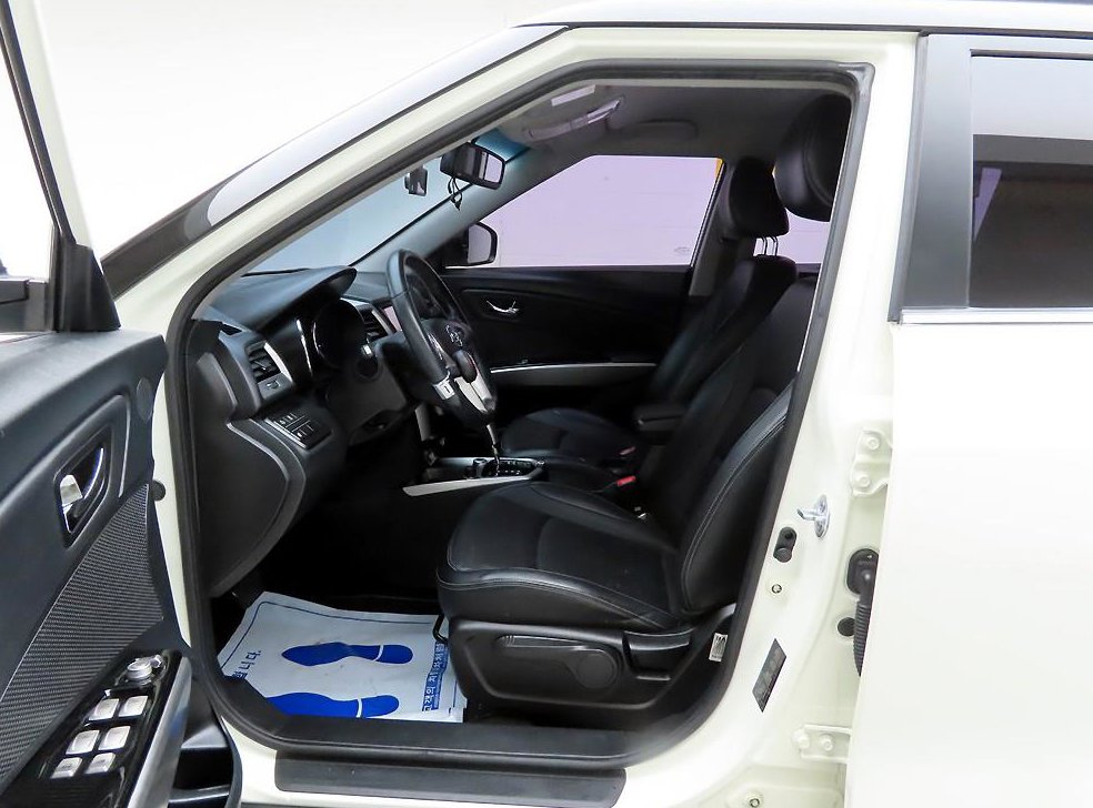 KG모빌리티(쌍용)  티볼리 가솔린 2WD 1.6 LX 사진 14