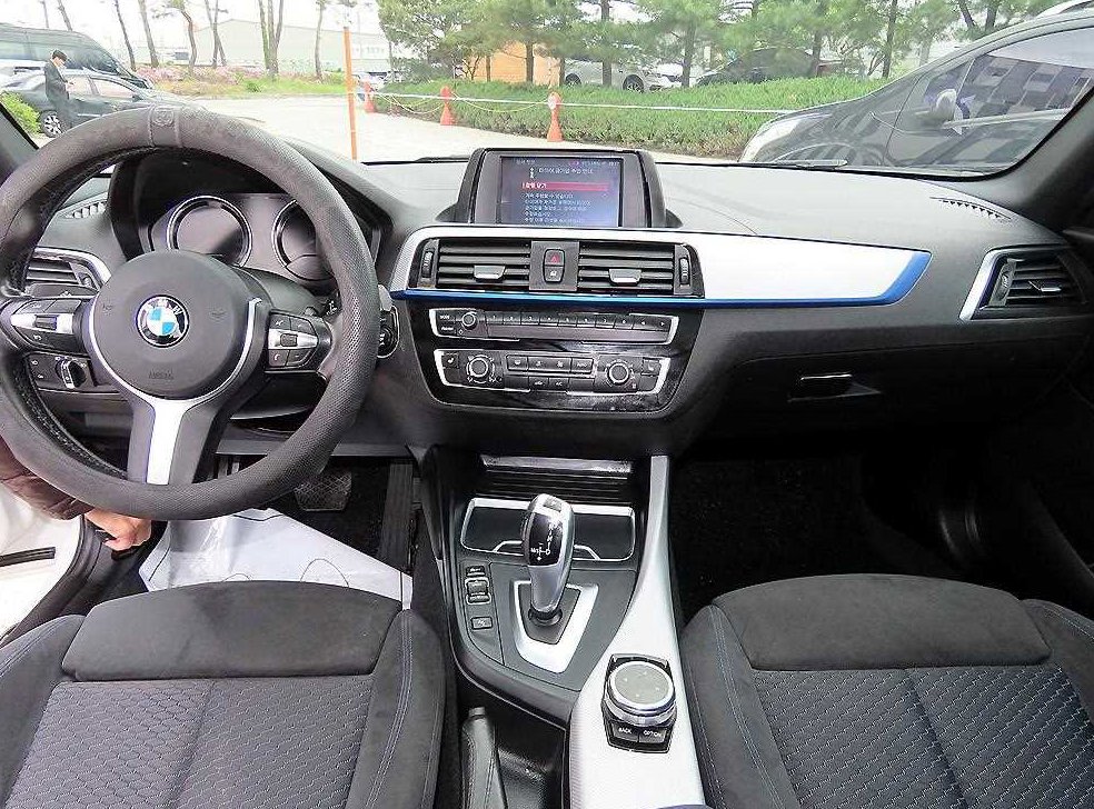 BMW 1시리즈 118d M 스포츠 섀도우 에디션 사진 7