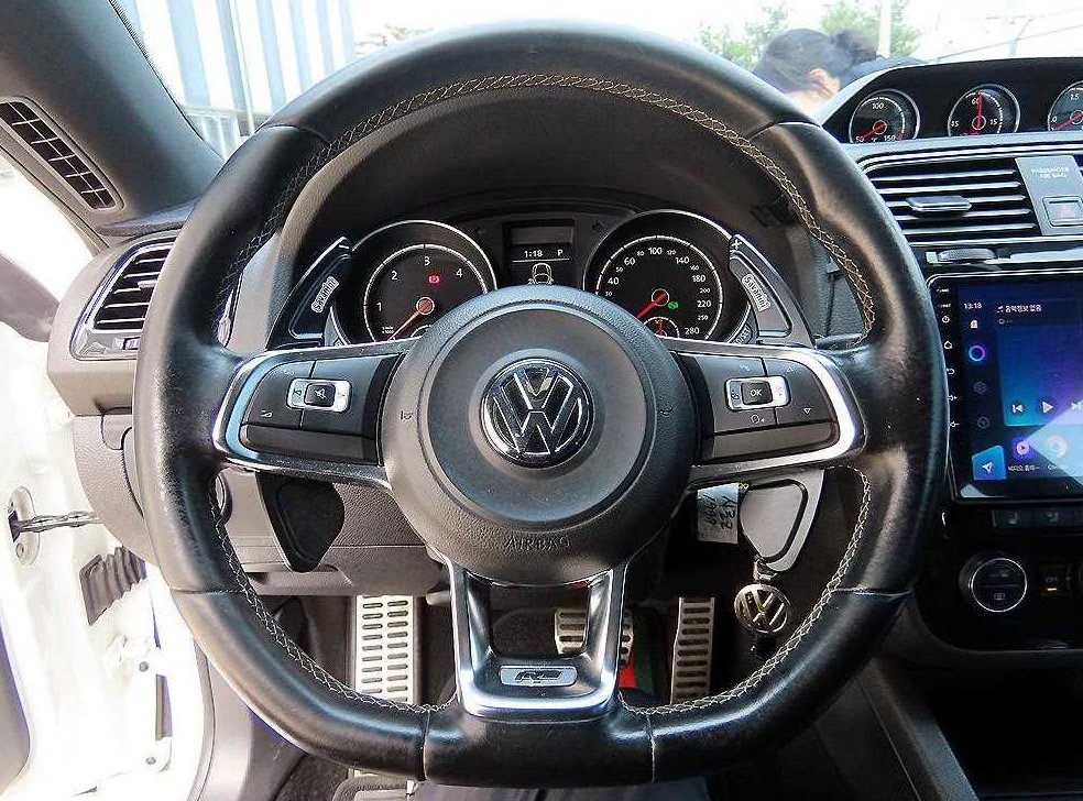 폭스바겐 시로코 2.0 TDI R-LINE 사진 8