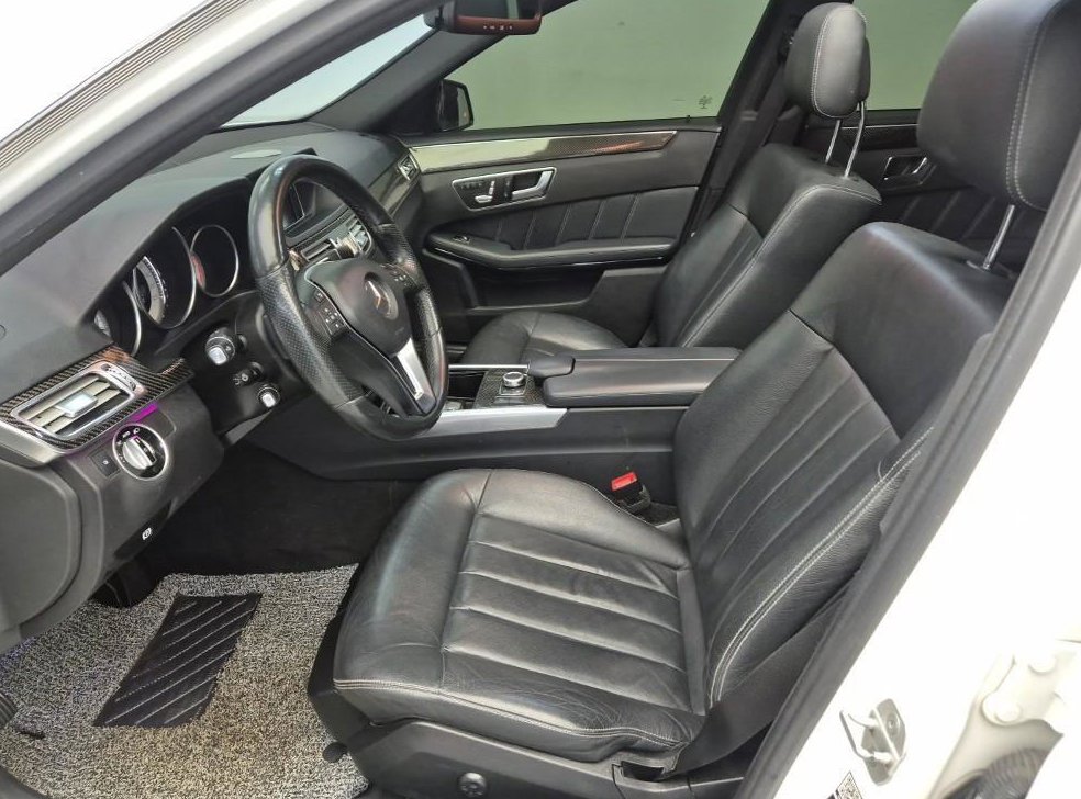 벤츠 E 클래스 E250 블루텍 4MATIC 아방가르드 사진 11
