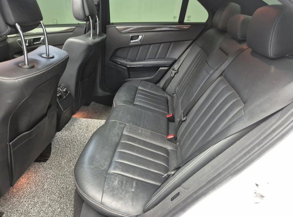 벤츠 E 클래스 E250 블루텍 4MATIC 아방가르드 사진 12