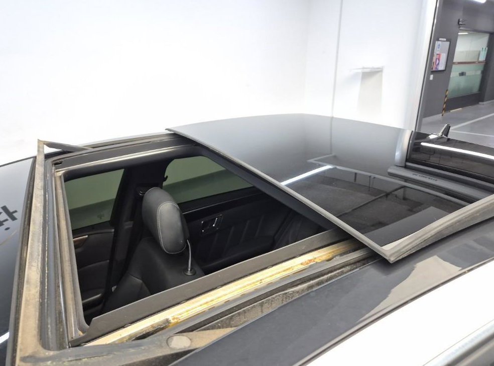 벤츠 E 클래스 E250 블루텍 4MATIC 아방가르드 사진 13