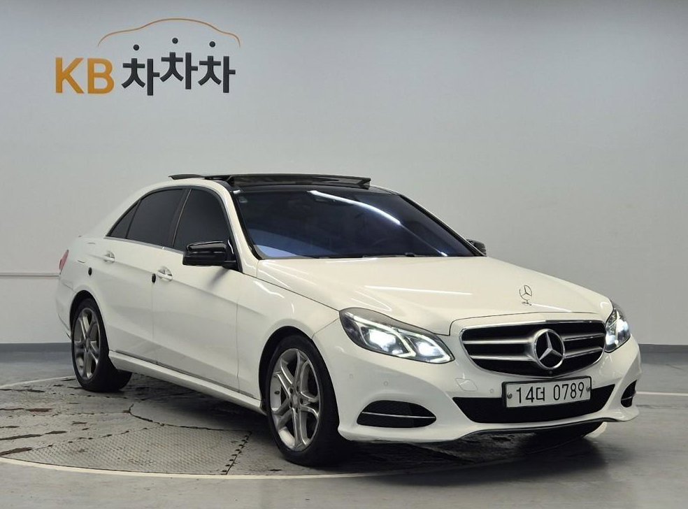 벤츠 E 클래스 E250 블루텍 4MATIC 아방가르드 사진 4