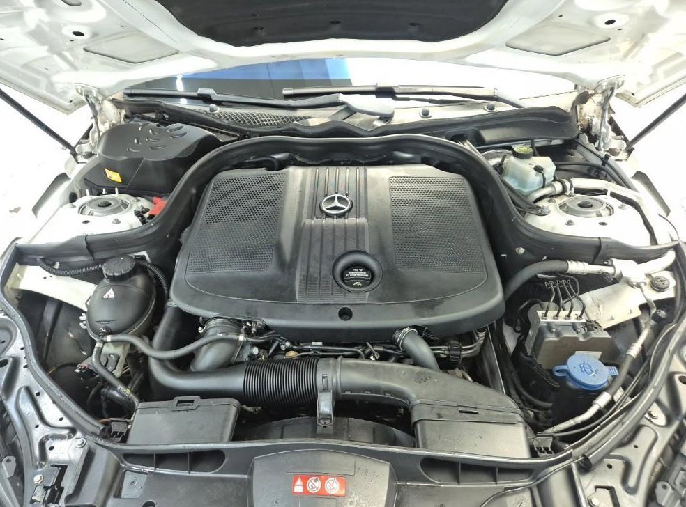 벤츠 E 클래스 E250 블루텍 4MATIC 아방가르드 사진 5