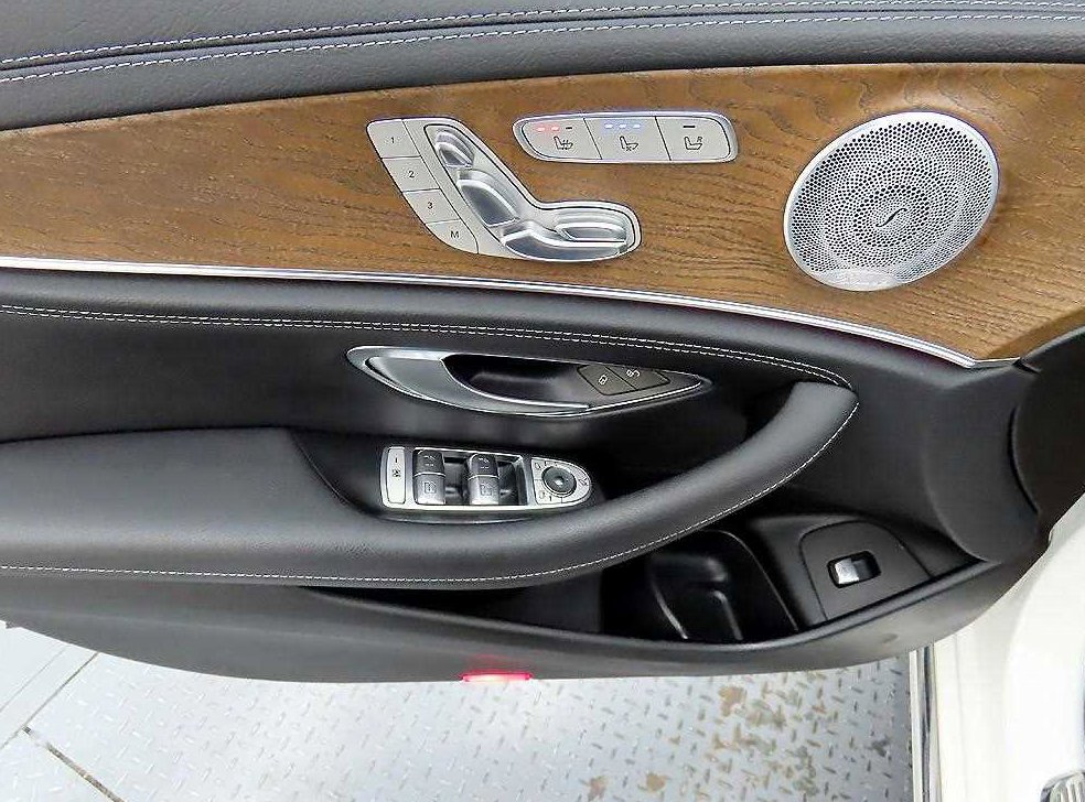 벤츠 E 클래스 E300 4MATIC 익스클루시브 사진 11