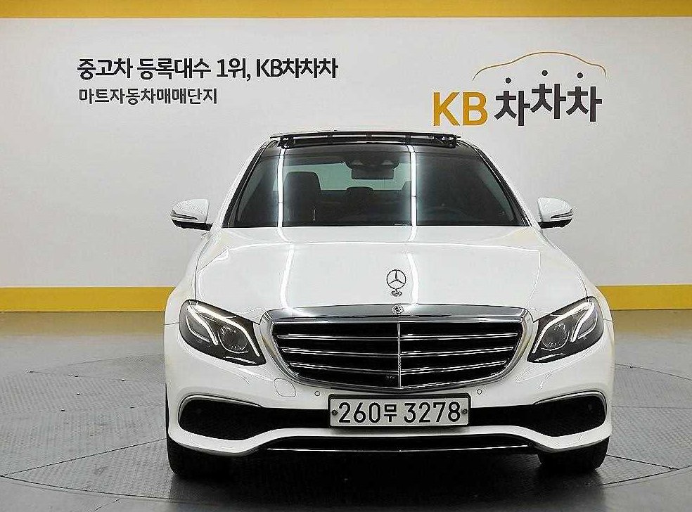 벤츠 E 클래스 E300 4MATIC 익스클루시브 사진 2
