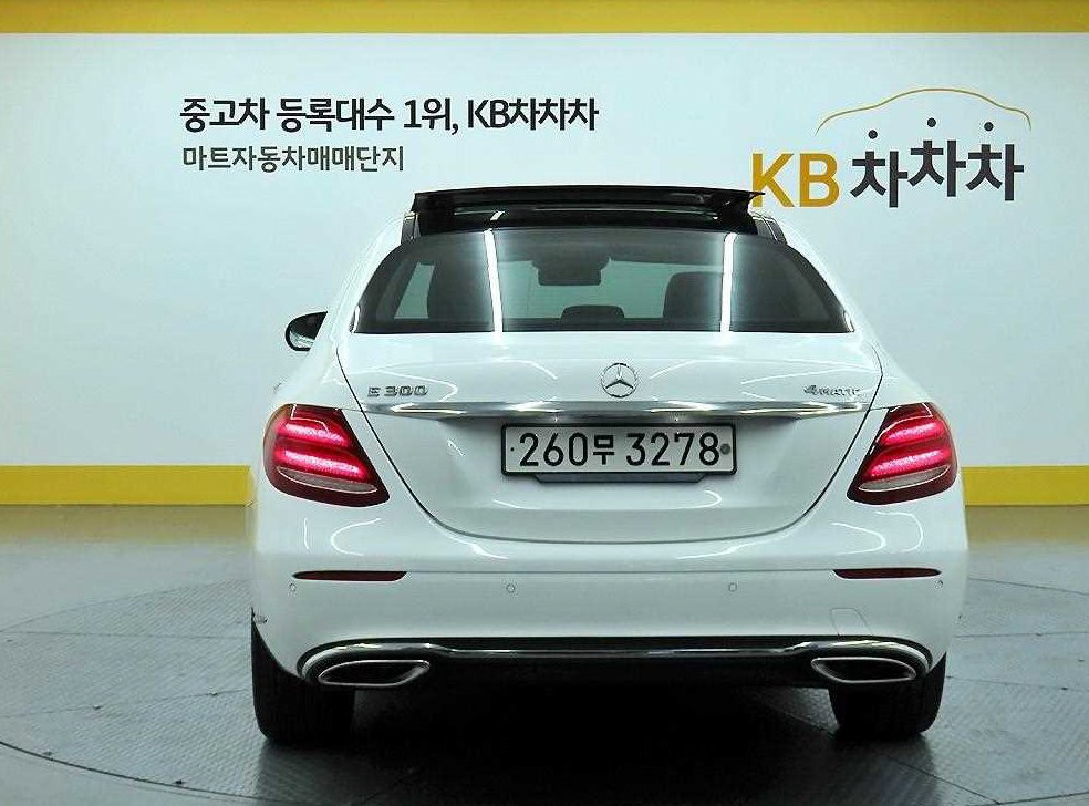 벤츠 E 클래스 E300 4MATIC 익스클루시브 사진 3