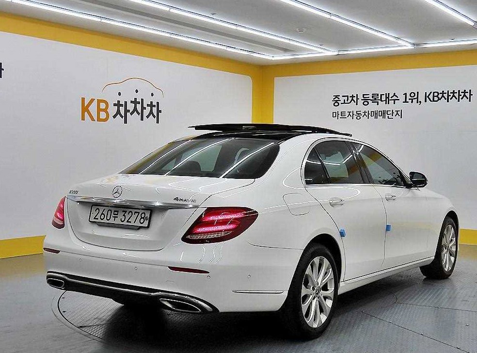 벤츠 E 클래스 E300 4MATIC 익스클루시브 사진 4
