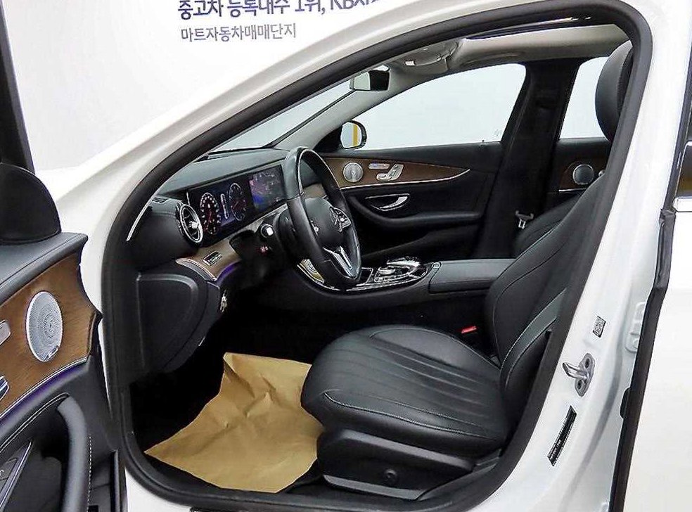 벤츠 E 클래스 E300 4MATIC 익스클루시브 사진 5