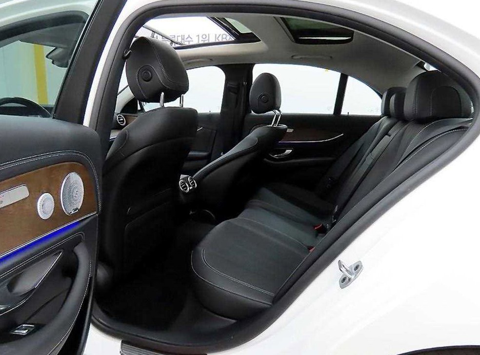 벤츠 E 클래스 E300 4MATIC 익스클루시브 사진 6