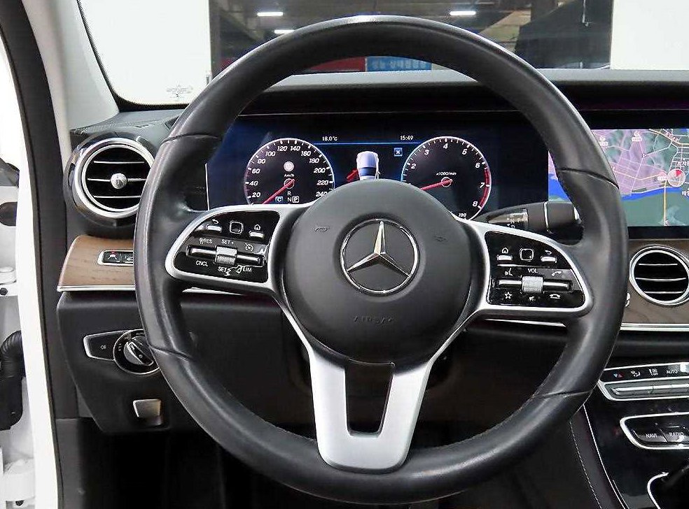 벤츠 E 클래스 E300 4MATIC 익스클루시브 사진 9