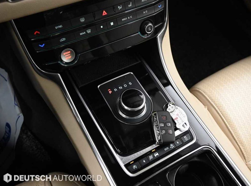 재규어 XF 2.0D 프레스티지 AWD 사진 9