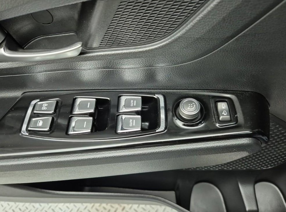 KG모빌리티(쌍용)  코란도 2WD 가솔린 1.5 C7 사진 18