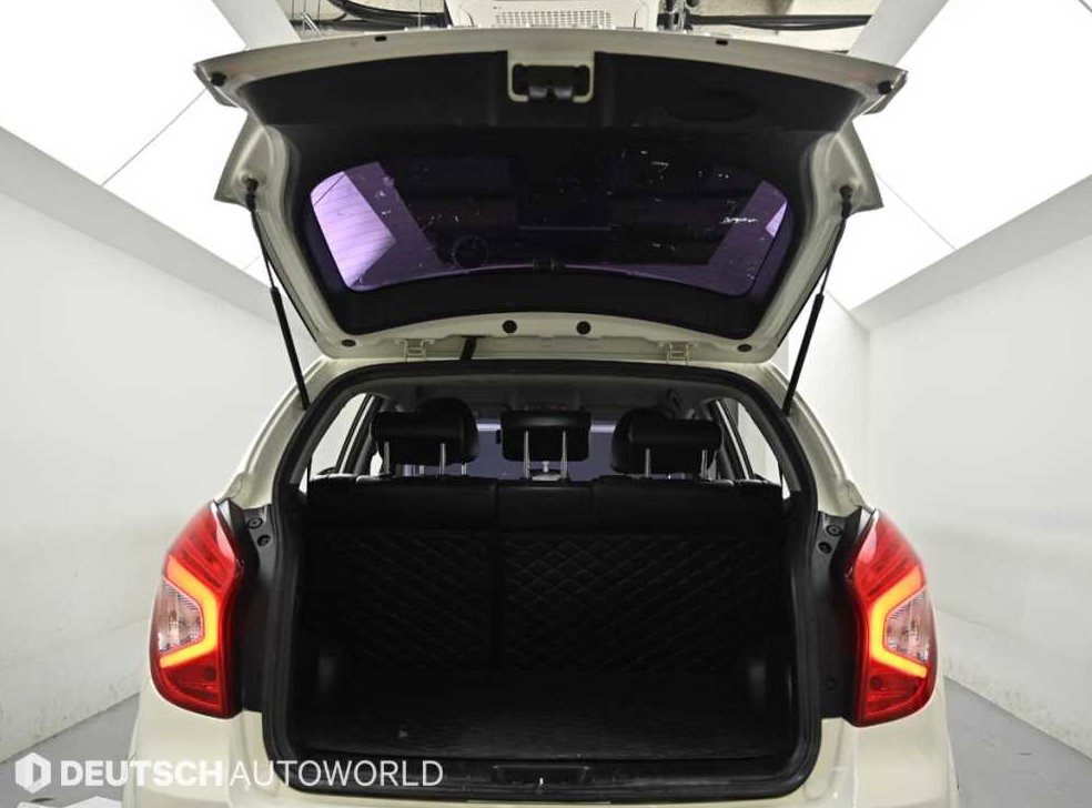 KG모빌리티(쌍용)  코란도 2WD 2.0 익스트림 사진 19