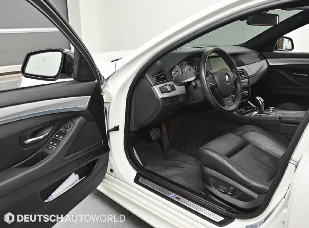 BMW 5시리즈 550i xDrive M 스포츠 사진 11