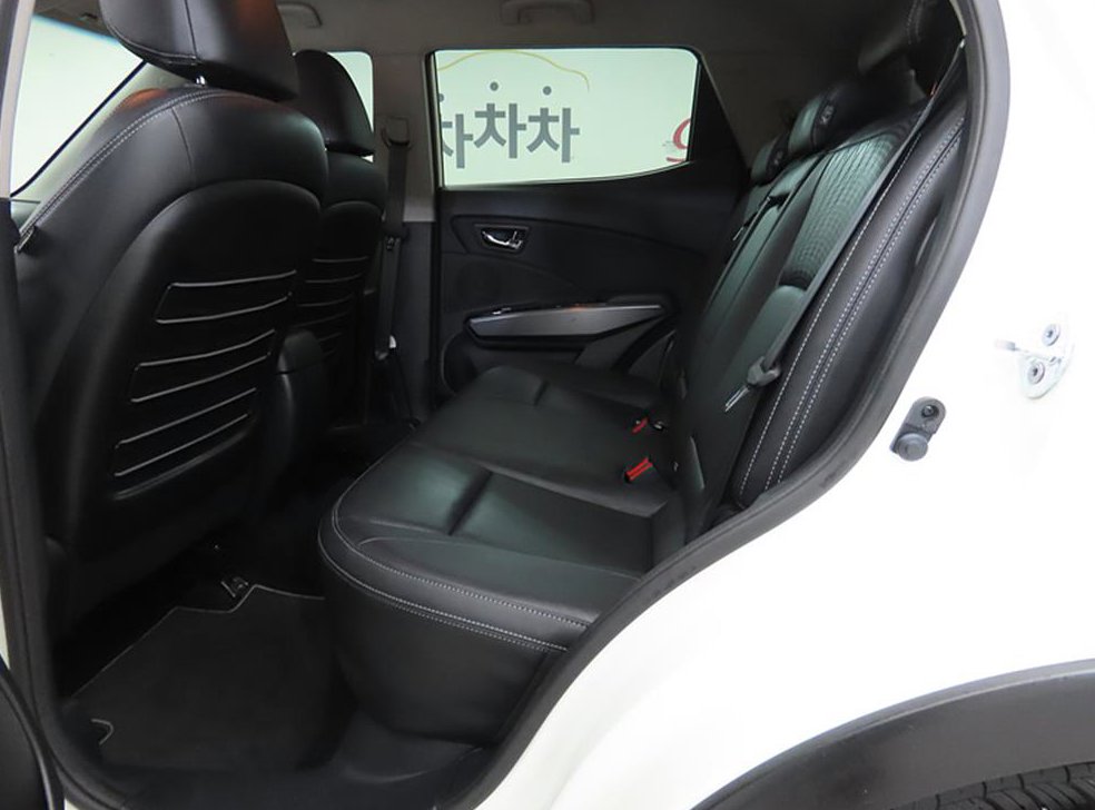 KG모빌리티(쌍용)  티볼리 2WD 디젤 VX 사진 6