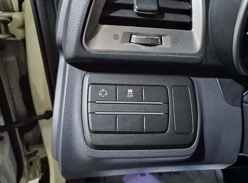 KG모빌리티(쌍용)  티볼리 디젤 2WD 1.6 VX 사진 13