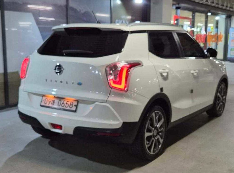 KG모빌리티(쌍용)  티볼리 디젤 2WD 1.6 VX 사진 4