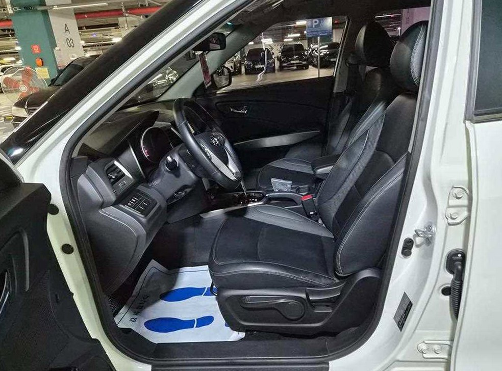 KG모빌리티(쌍용)  티볼리 디젤 2WD 1.6 VX 사진 6