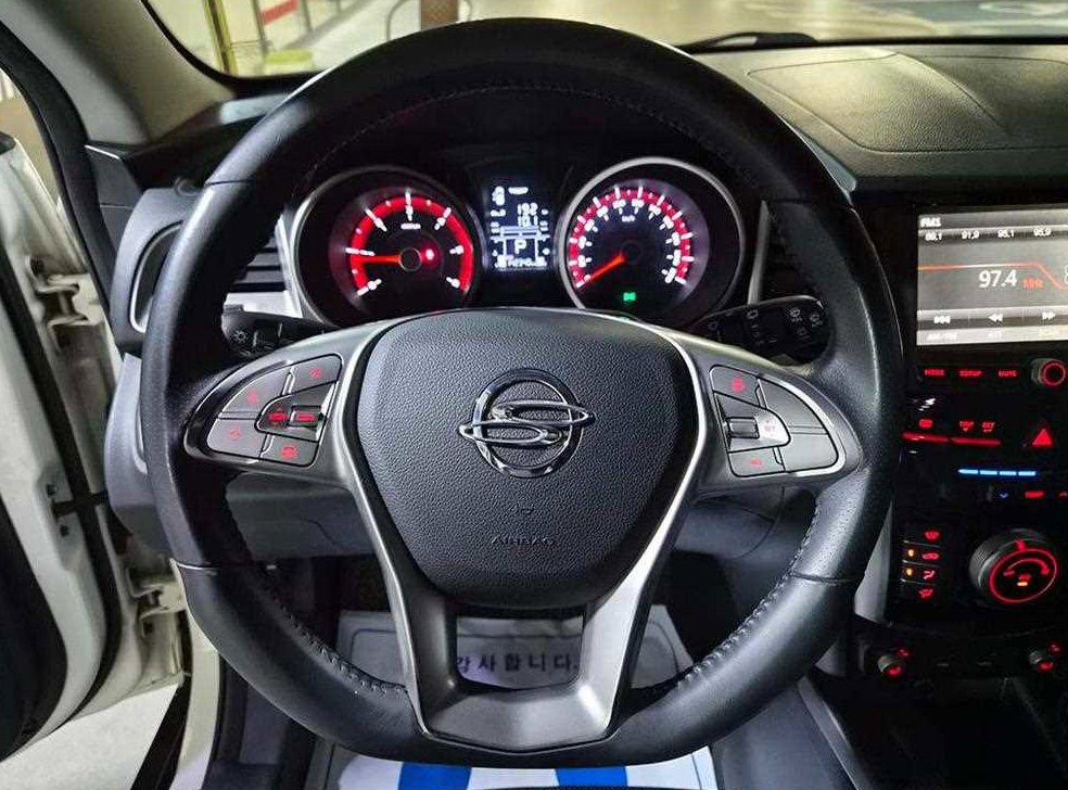 KG모빌리티(쌍용)  티볼리 디젤 2WD 1.6 VX 사진 8