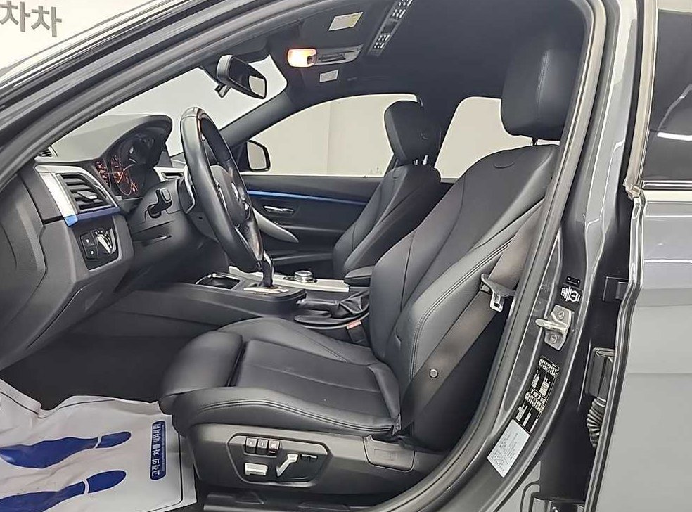 BMW 3시리즈 320i M 스포츠 사진 11