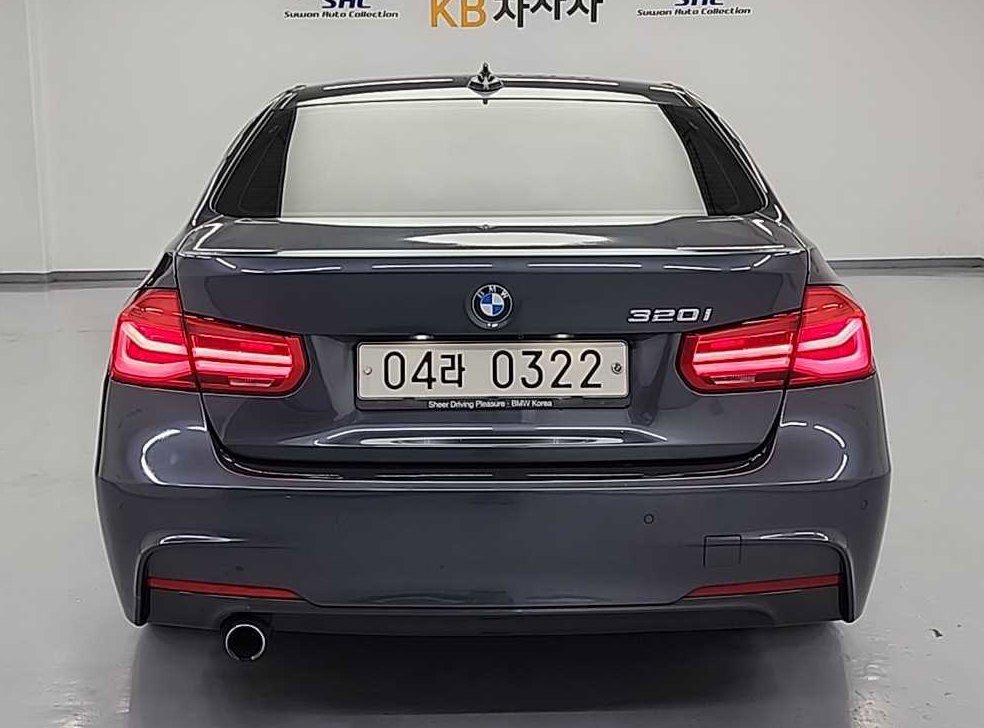 BMW 3시리즈 320i M 스포츠 사진 3