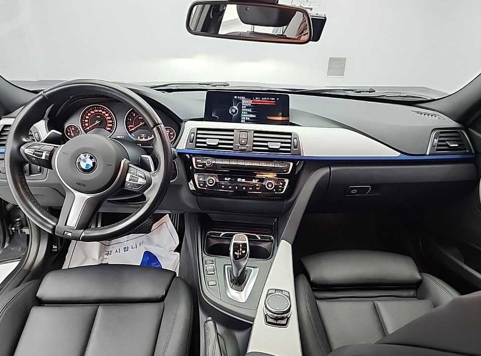 BMW 3시리즈 320i M 스포츠 사진 7