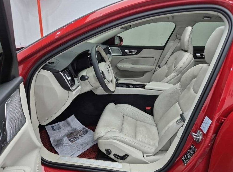 볼보 V60 2.0 T5 프로 AWD 사진 11