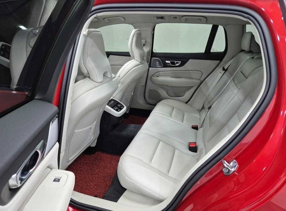 볼보 V60 2.0 T5 프로 AWD 사진 12