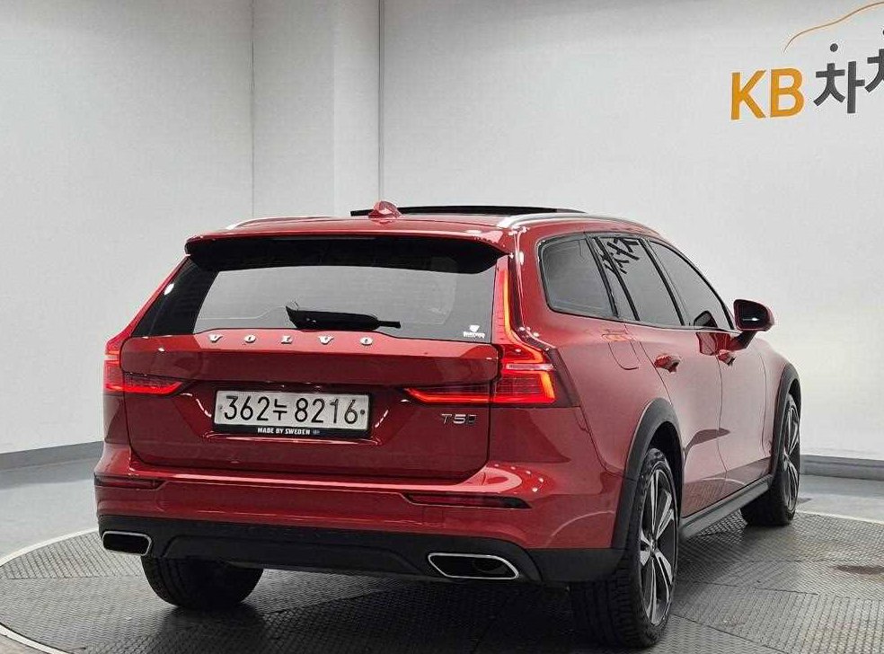 볼보 V60 2.0 T5 프로 AWD 사진 4